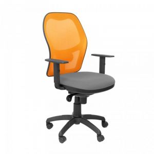 Piqueras y Crespo Chaise Jorquera en maille orange Bali assise gris clair