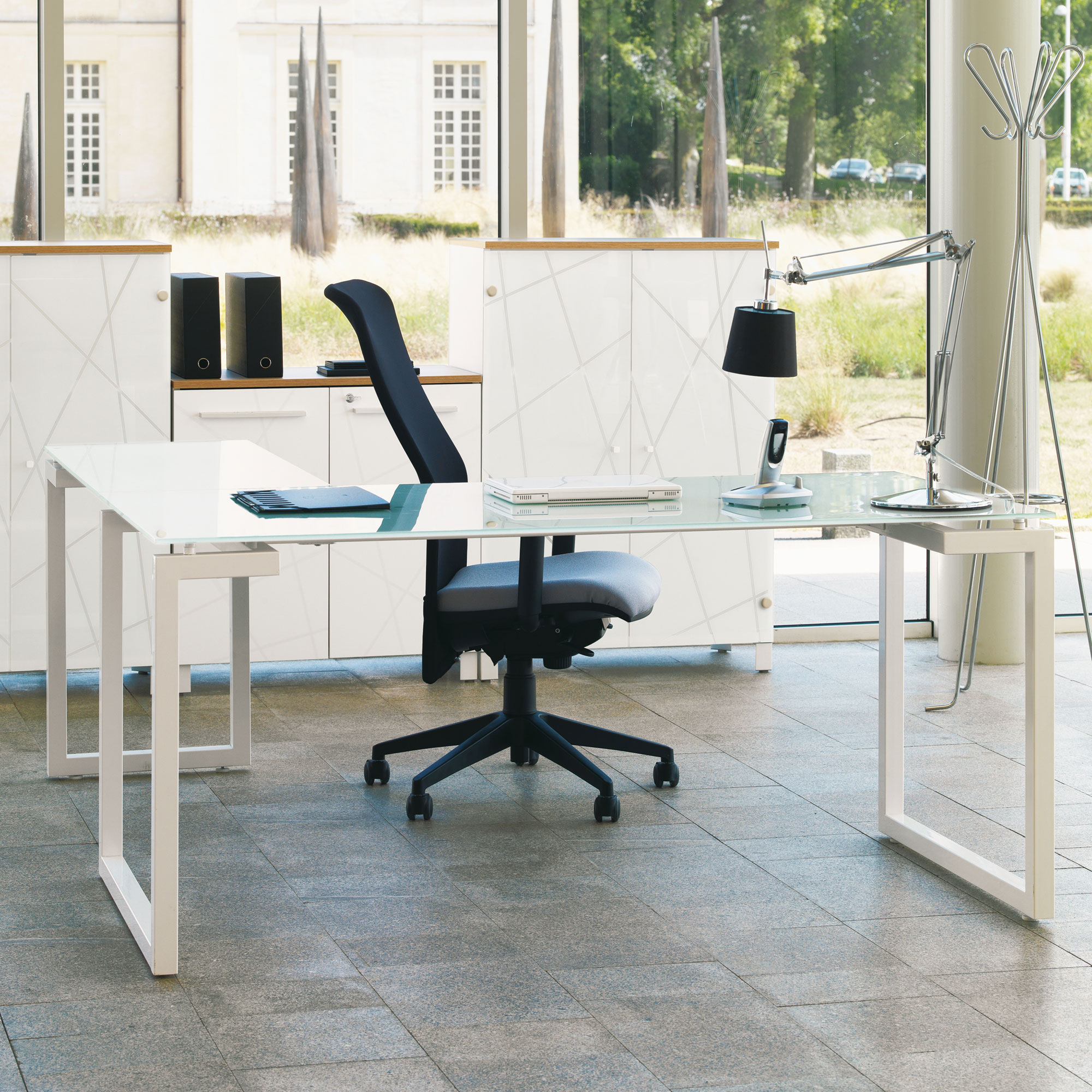 GAUTIER OFFICE Bureau Sundy en acier avec plateau en verre Comparer